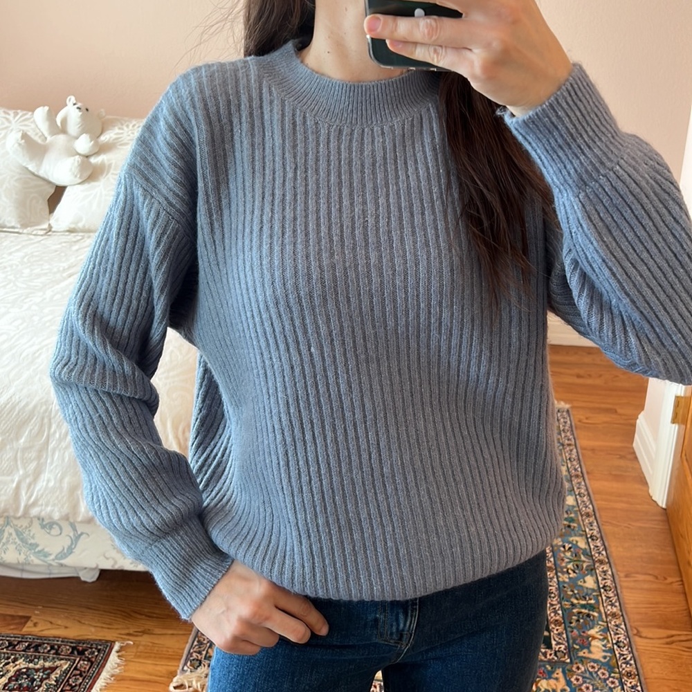 Gorgeous brand new H&M knit in a beautiful blue ribbed knit